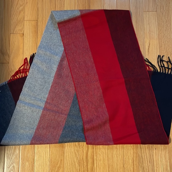 NWOT Kinross 100% cashmere scarf - Picture 3 of 3